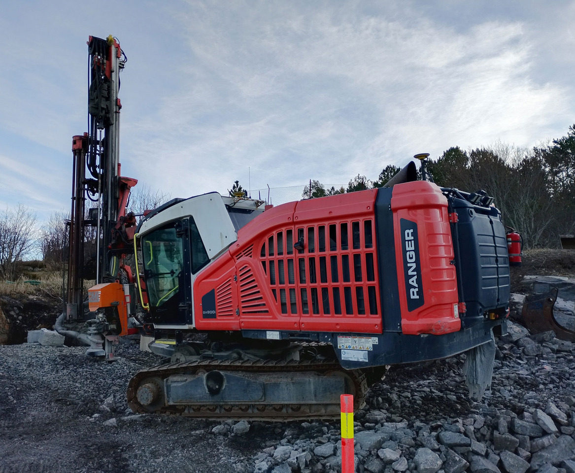 Sandvik DX800i - Máquina de perfuração: foto 1 Sandvik DX800i - Máquina de perfuração: foto 1