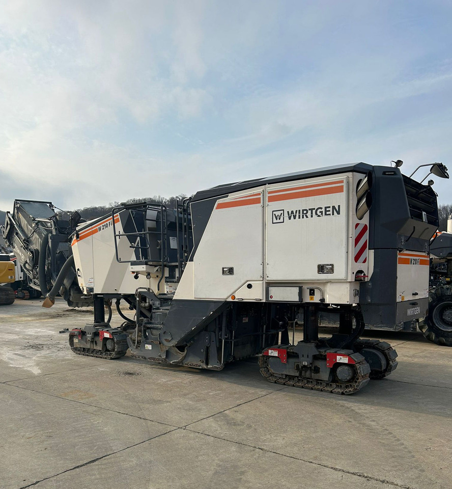 Wirtgen W 210 FI - Aplainadora (Fresadora): foto 4 Wirtgen W 210 FI - Aplainadora (Fresadora): foto 4