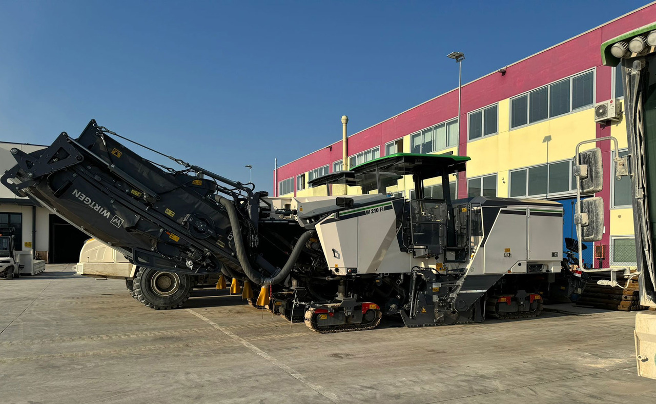 Wirtgen W 210 FI - Aplainadora (Fresadora): foto 1 Wirtgen W 210 FI - Aplainadora (Fresadora): foto 1