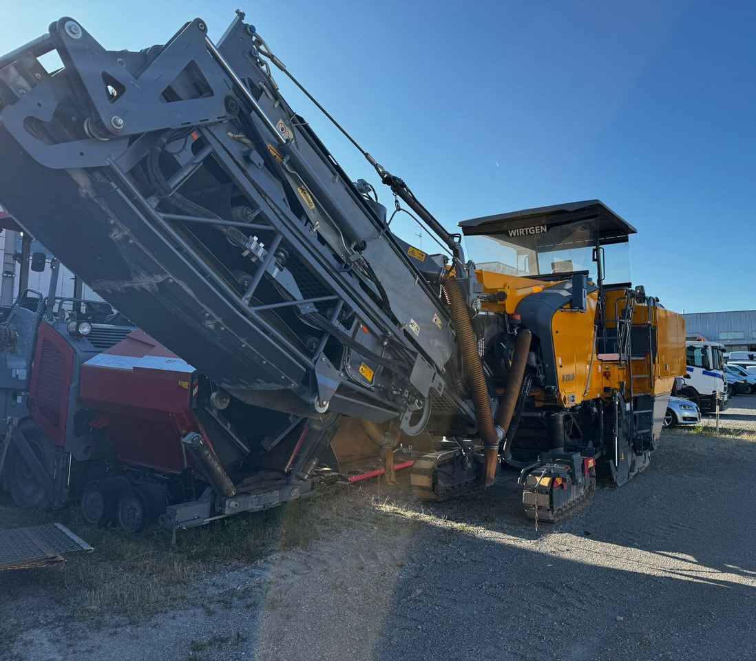 Wirtgen W 210 XP - Aplainadora (Fresadora): foto 1 Wirtgen W 210 XP - Aplainadora (Fresadora): foto 1