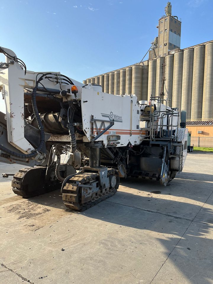 Wirtgen W 2200 - Aplainadora (Fresadora): foto 3 Wirtgen W 2200 - Aplainadora (Fresadora): foto 3
