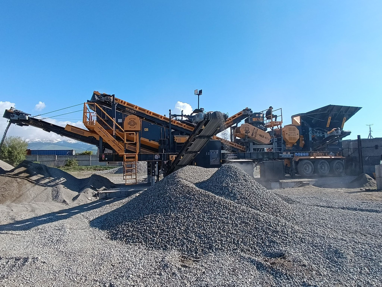 FABO MCK-65 MOBILE CRUSHING & SCREENING PLANT - Britadeira móvel: foto 1 FABO MCK-65 MOBILE CRUSHING & SCREENING PLANT - Britadeira móvel: foto 1