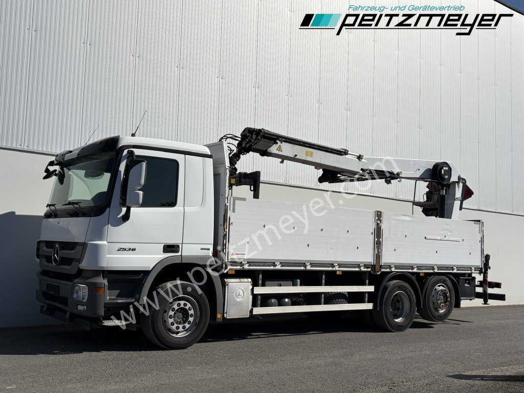 MERCEDES-BENZ Actros 2536 LL Pritsche HMF Heckkran m. Zange Baustoff - Camião de caixa aberta/ Plataforma, Camião grua: foto 1 MERCEDES-BENZ Actros 2536 LL Pritsche HMF Heckkran m. Zange Baustoff - Camião de caixa aberta/ Plataforma, Camião grua: foto 1