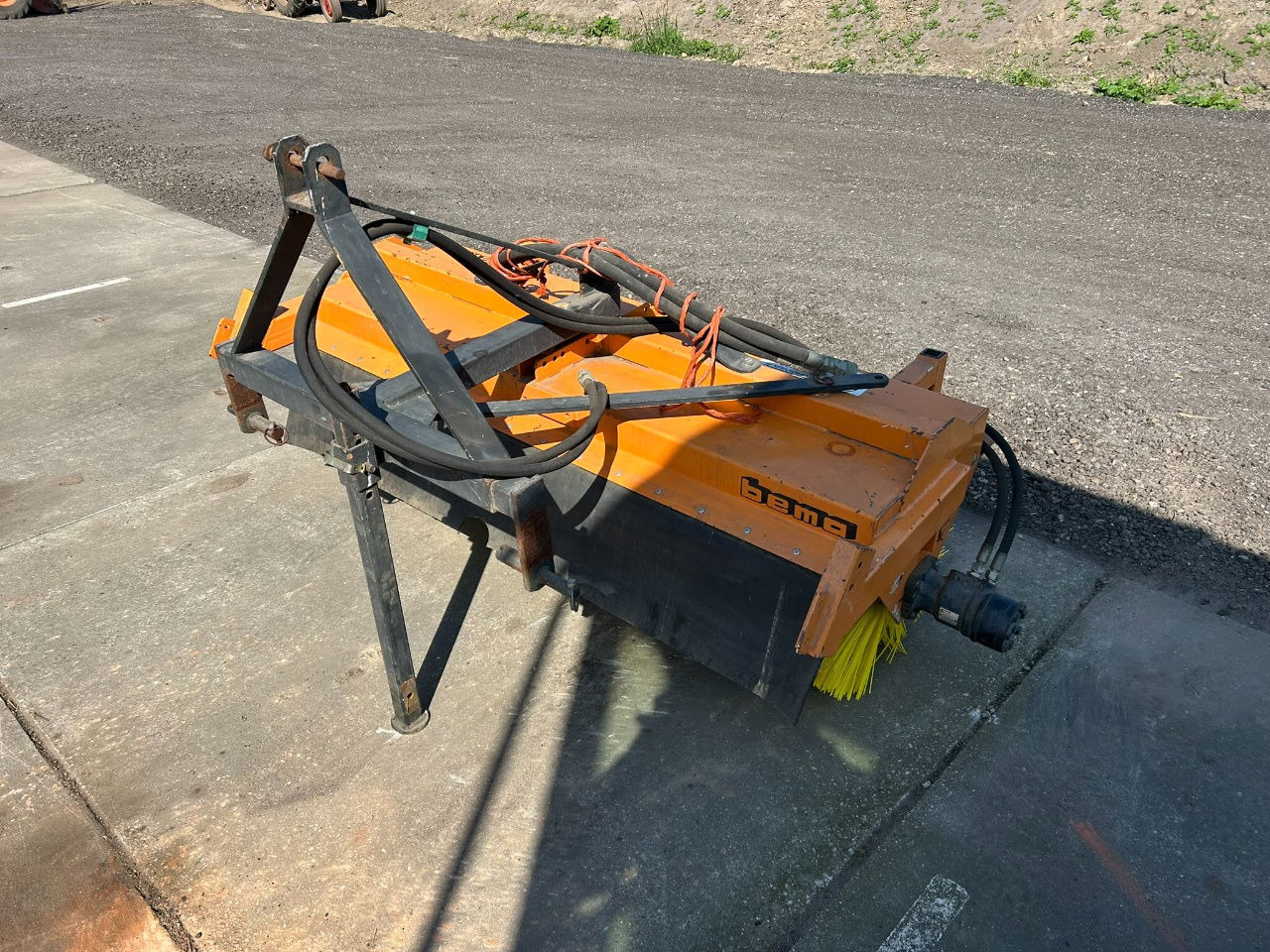 Boxer 1550 Schleppo veegmachine nieuwe borstel - Vassoura: foto 2 Boxer 1550 Schleppo veegmachine nieuwe borstel - Vassoura: foto 2