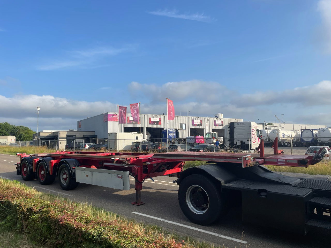 Renders ROC 16.27 CC X steering / Disc brakes /Lifring axle 20-30-40-45 FT HC - Semi-reboque transportador de contêineres/ Caixa móvel: foto 3 Renders ROC 16.27 CC X steering / Disc brakes /Lifring axle 20-30-40-45 FT HC - Semi-reboque transportador de contêineres/ Caixa móvel: foto 3