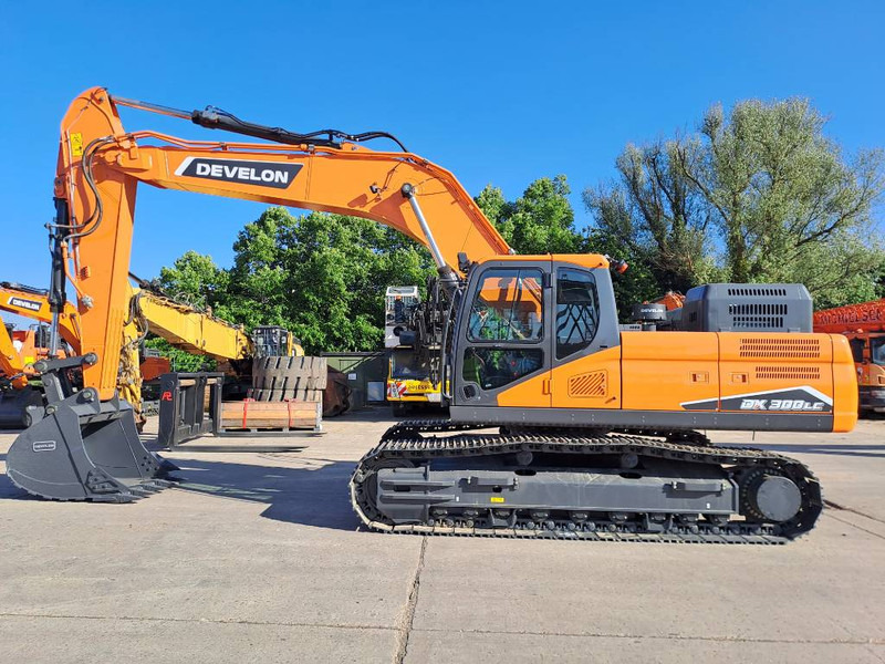 Develon DX 300 LC-7LC-7M (4 Pieces available) - Escavadora de rastos: foto 1 Develon DX 300 LC-7LC-7M (4 Pieces available) - Escavadora de rastos: foto 1