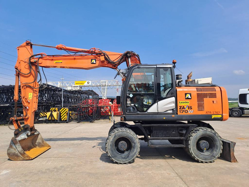 Hitachi ZX170W-5B - Escavadeira de rodas: foto 1 Hitachi ZX170W-5B - Escavadeira de rodas: foto 1