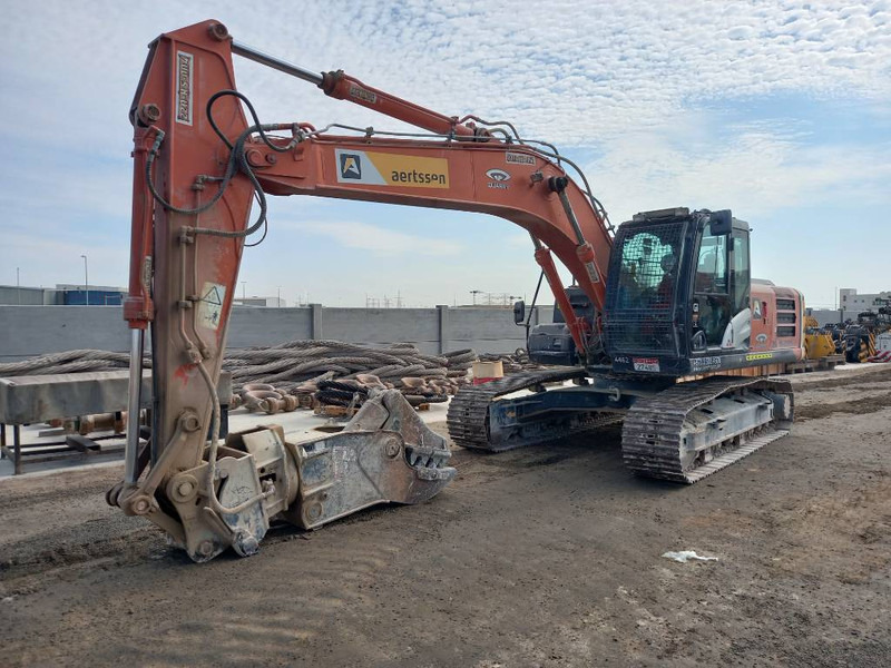 Hitachi ZX220 LC (Abu Dhabi) - Escavadora de rastos: foto 5 Hitachi ZX220 LC (Abu Dhabi) - Escavadora de rastos: foto 5