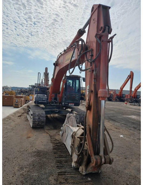 Hitachi ZX220 LC (Abu Dhabi) - Escavadora de rastos: foto 4 Hitachi ZX220 LC (Abu Dhabi) - Escavadora de rastos: foto 4