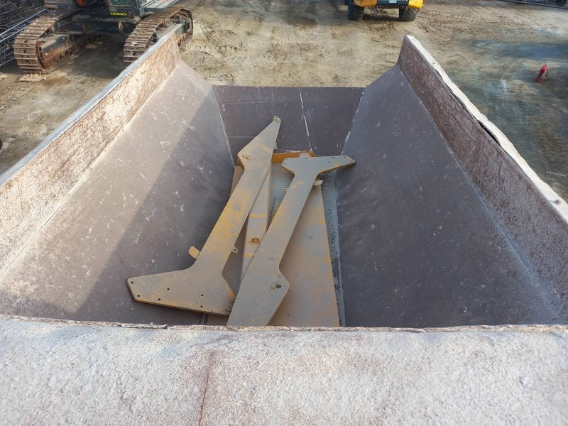 Caminhão articulado Komatsu HM400-3R (4 pcs available in Abu Dhabi): foto 8