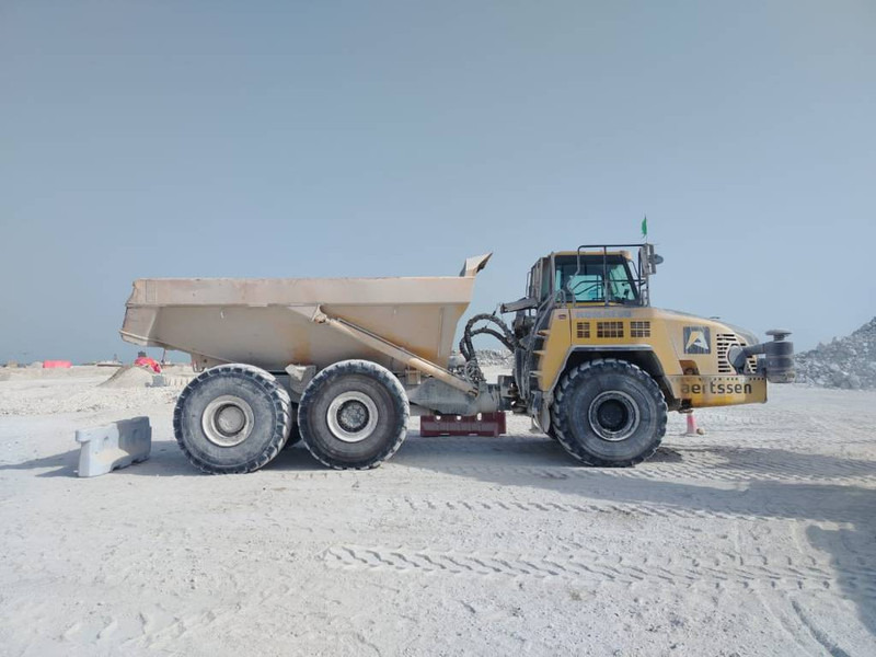 Komatsu HM400-3R 4 pieces available in Abu Dhabi) - Caminhão articulado: foto 2 Komatsu HM400-3R 4 pieces available in Abu Dhabi) - Caminhão articulado: foto 2