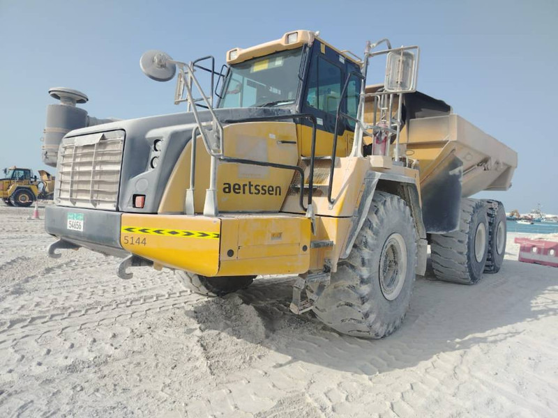 Komatsu HM400-3R (4 pieces available in Abu Dhabi) - Caminhão articulado: foto 3 Komatsu HM400-3R (4 pieces available in Abu Dhabi) - Caminhão articulado: foto 3