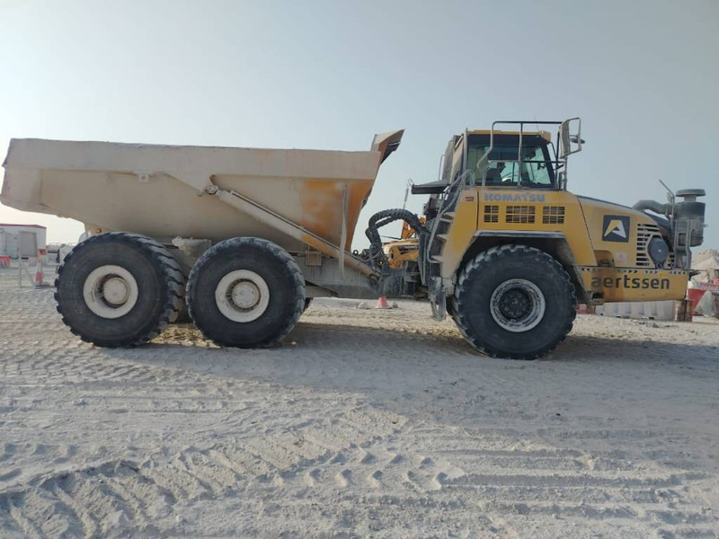 Komatsu HM400-3R (4 pieces available in Abu Dhabi) - Caminhão articulado: foto 2 Komatsu HM400-3R (4 pieces available in Abu Dhabi) - Caminhão articulado: foto 2