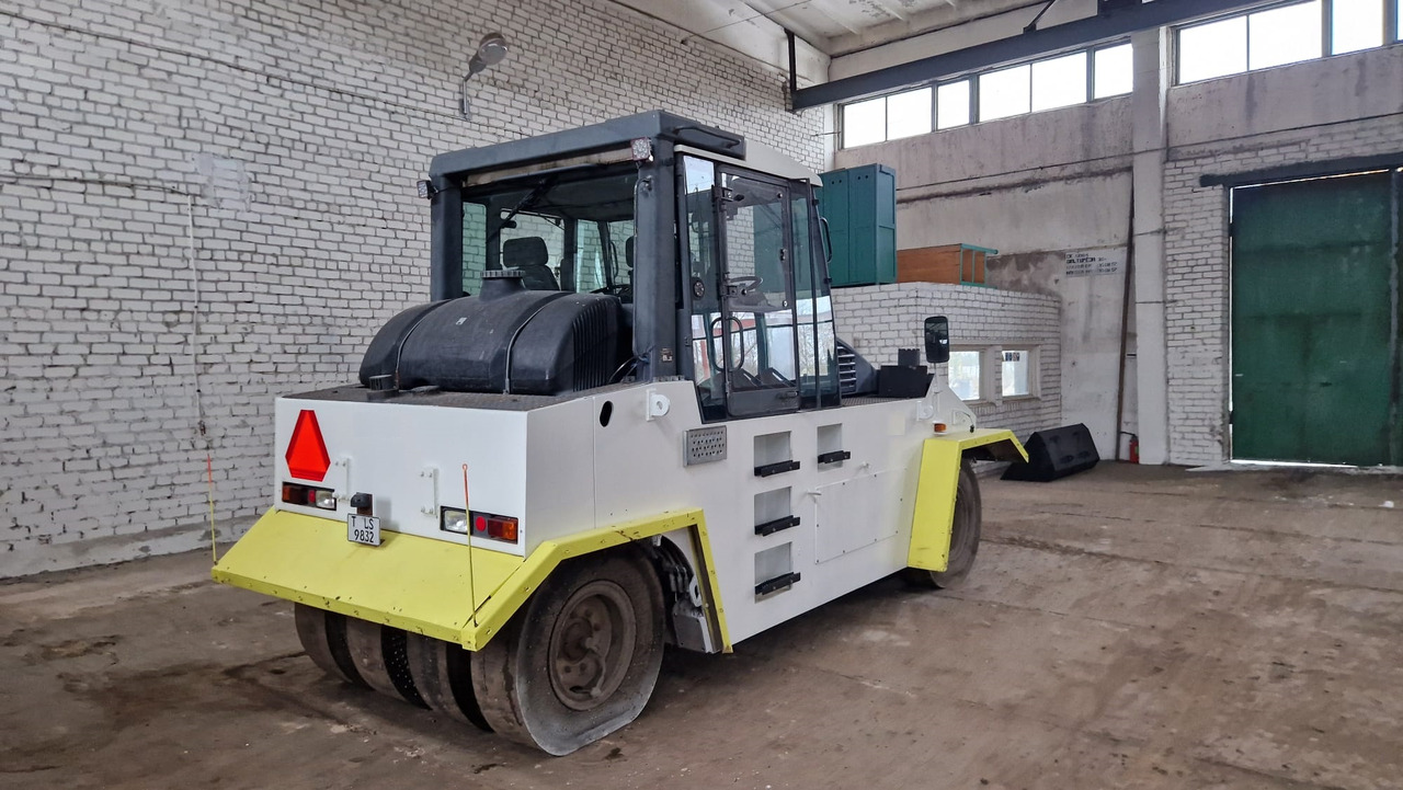 BOMAG BW24 R - Compactador de pneus: foto 2 BOMAG BW24 R - Compactador de pneus: foto 2