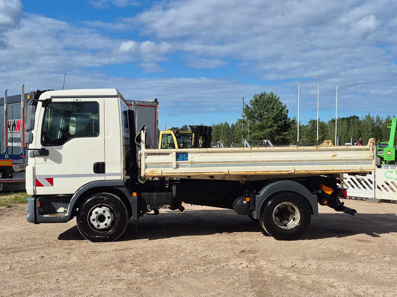 MAN TGL8.220, 83'600km! - Camião basculante: foto 2 MAN TGL8.220, 83'600km! - Camião basculante: foto 2