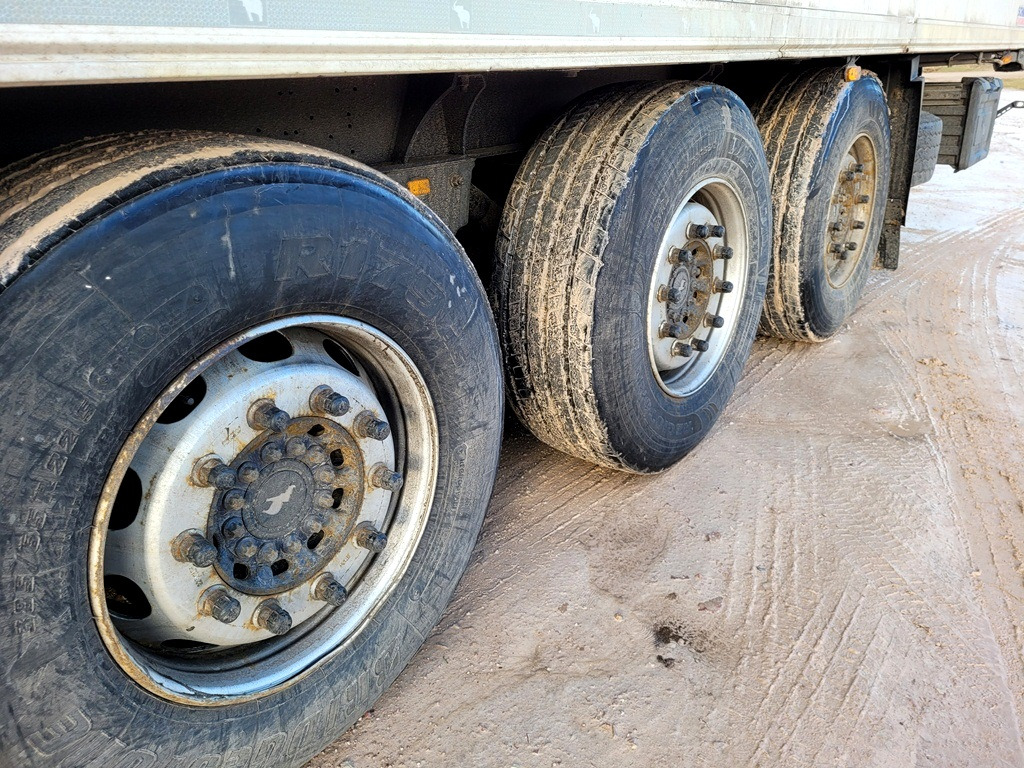 Tractor Volvo FH460 + refrigerated semi-trailer: foto 17