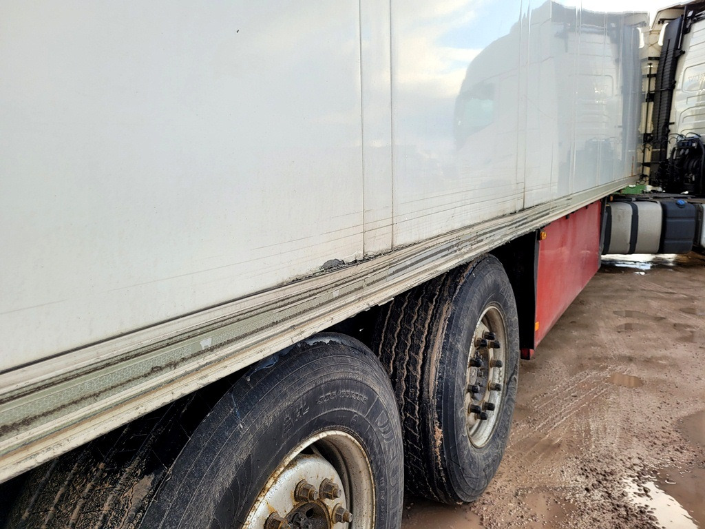 Tractor Volvo FH460 + refrigerated semi-trailer: foto 21