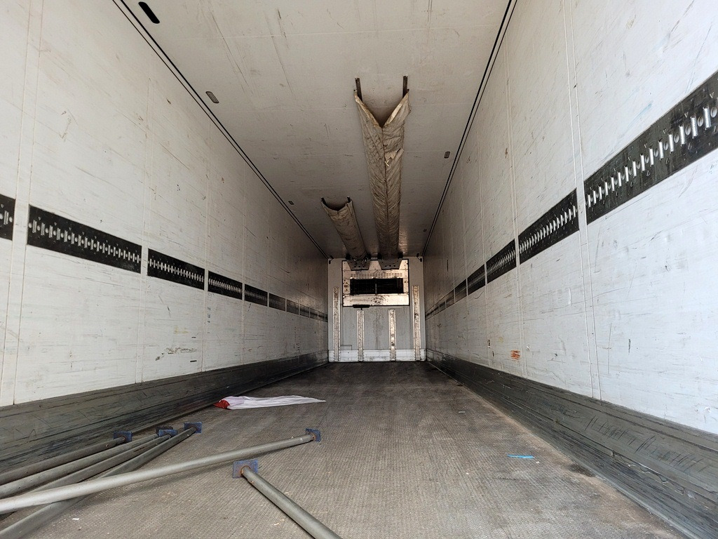 Tractor Volvo FH460 + refrigerated semi-trailer: foto 19