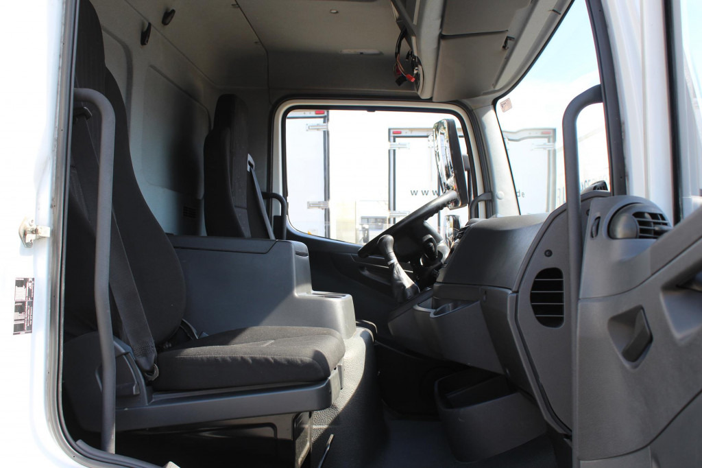Mercedes-Benz Atego 1221 E6 Koffer Klima LDW Schalter LBW - Camião: foto 4 Mercedes-Benz Atego 1221 E6 Koffer Klima LDW Schalter LBW - Camião: foto 4