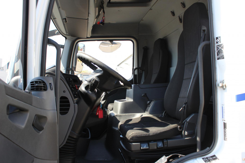Mercedes-Benz Atego 1221 E6 Koffer Klima LDW Schalter LBW - Camião: foto 5 Mercedes-Benz Atego 1221 E6 Koffer Klima LDW Schalter LBW - Camião: foto 5