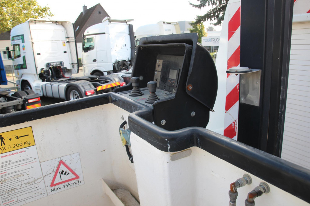 Iveco Daily 70-170 EEV VDT-170-F 20 m 2 Pers.Korb - Caminhão com plataforma aérea: foto 2 Iveco Daily 70-170 EEV VDT-170-F 20 m 2 Pers.Korb - Caminhão com plataforma aérea: foto 2