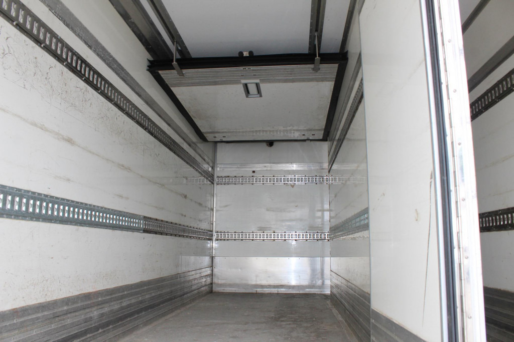Iveco Eurocargo 140E25 CS1150-12Mt Bi-Temp Strom LBW - Camião frigorífico: foto 3 Iveco Eurocargo 140E25 CS1150-12Mt Bi-Temp Strom LBW - Camião frigorífico: foto 3