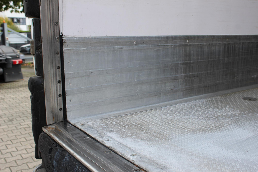 Lamberet TK SLXi Spectrum 2,65h Bi-Temp LBW FRC Aluboden - Semi-reboque frigorífico: foto 4 Lamberet TK SLXi Spectrum 2,65h Bi-Temp LBW FRC Aluboden - Semi-reboque frigorífico: foto 4