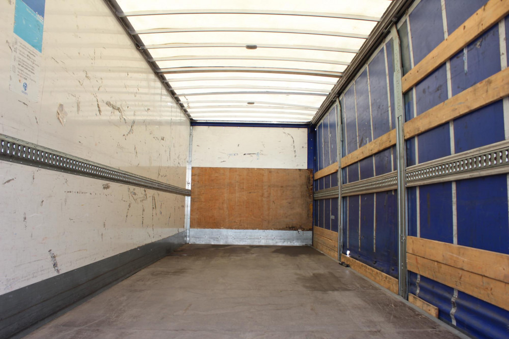 MAN TGL 12.220 Plane-Koffer 7,5 m LBW Klima 199TKm - Camião furgão: foto 3 MAN TGL 12.220 Plane-Koffer 7,5 m LBW Klima 199TKm - Camião furgão: foto 3