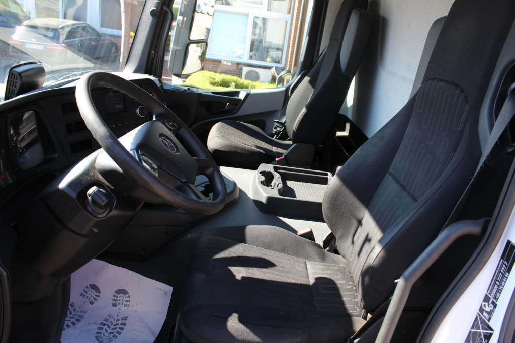 Leasing de Mercedes-Benz Antos 1830 E6 Koffer 7,7m LBW Rolltor Mercedes-Benz Antos 1830 E6 Koffer 7,7m LBW Rolltor: foto 7 Leasing de Mercedes-Benz Antos 1830 E6 Koffer 7,7m LBW Rolltor Mercedes-Benz Antos 1830 E6 Koffer 7,7m LBW Rolltor: foto 7