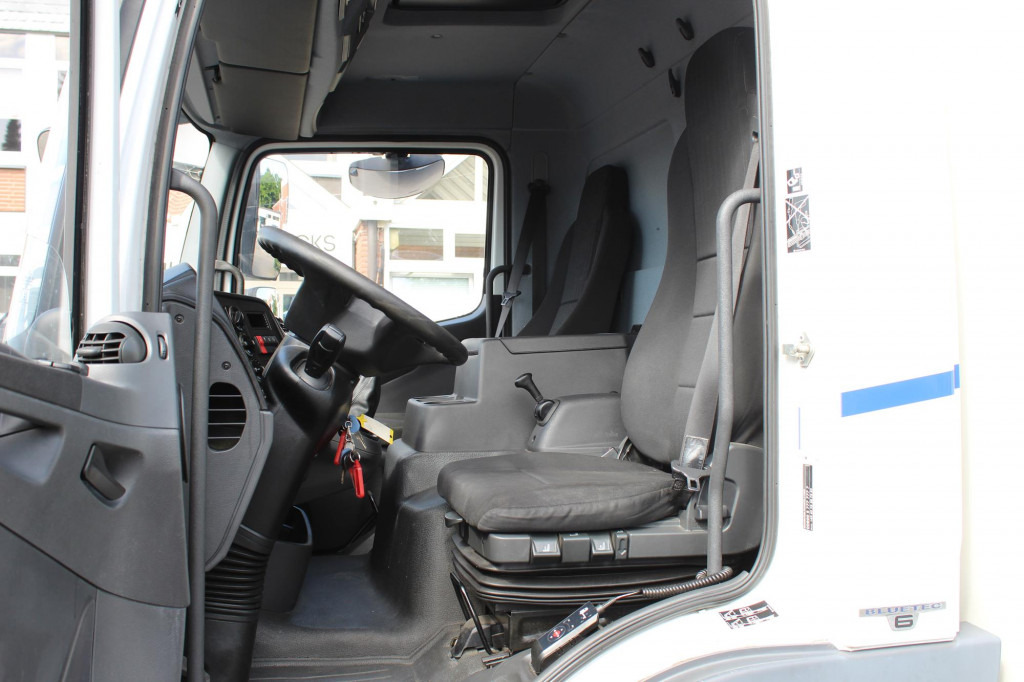 Mercedes-Benz Atego 1221 E6 Koffer Klima LDW Schalter LBW - Camião furgão: foto 5 Mercedes-Benz Atego 1221 E6 Koffer Klima LDW Schalter LBW - Camião furgão: foto 5