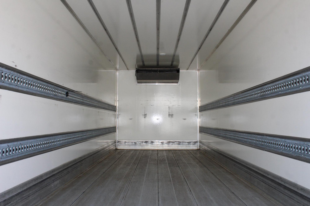 Mercedes-Benz Atego 1221 E6 TK T-800 R Strom Türen+LBW - Camião frigorífico: foto 3 Mercedes-Benz Atego 1221 E6 TK T-800 R Strom Türen+LBW - Camião frigorífico: foto 3