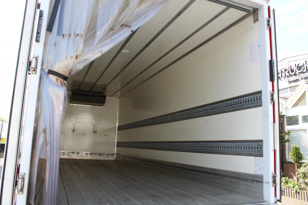 Mercedes-Benz Atego 1221 E6 TK T-800 R Strom Türen+LBW - Camião frigorífico: foto 2 Mercedes-Benz Atego 1221 E6 TK T-800 R Strom Türen+LBW - Camião frigorífico: foto 2