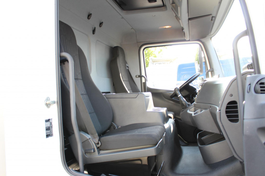 Mercedes-Benz Atego 818 E6 Koffer 6m Klima LDW Schalter LBW - Carrinha de contentor: foto 3 Mercedes-Benz Atego 818 E6 Koffer 6m Klima LDW Schalter LBW - Carrinha de contentor: foto 3