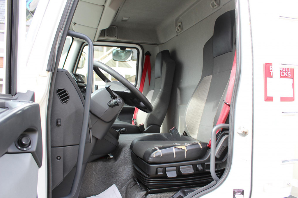Camião frigorífico Renault D 12  Carrier Supra 550 Strom Tür LBW FRC 2027: foto 6