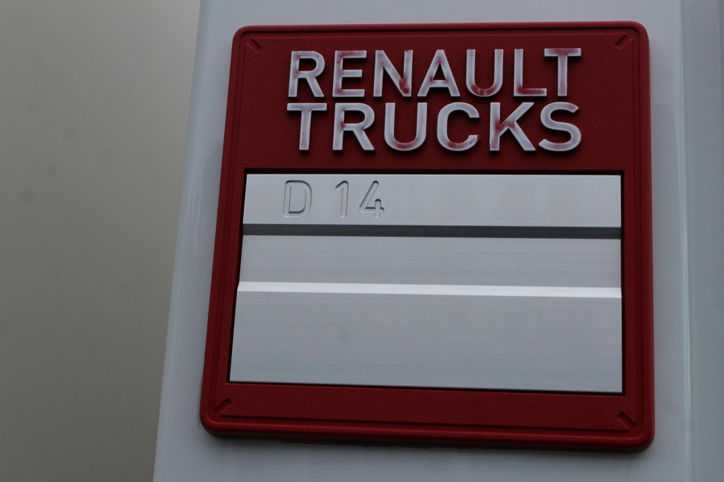 Renault D14 220E6 Laderbordwand nur 185 Tkm Klima - Camião furgão: foto 5 Renault D14 220E6 Laderbordwand nur 185 Tkm Klima - Camião furgão: foto 5