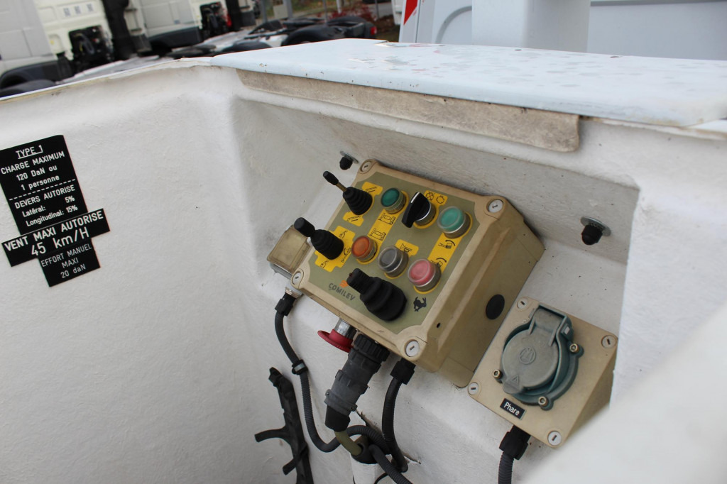 Renault Master Bühne EN100TF1 10m Klima 561h AHK - Caminhão com plataforma aérea: foto 3 Renault Master Bühne EN100TF1 10m Klima 561h AHK - Caminhão com plataforma aérea: foto 3