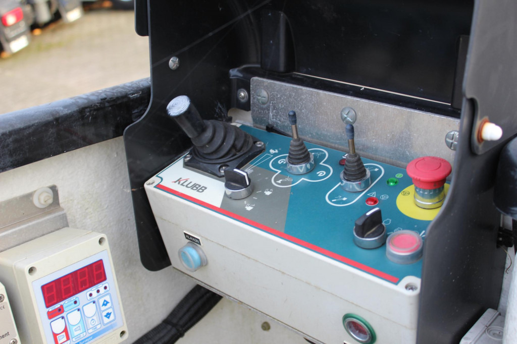 Renault Master Bühne KLUBB 11m 2 Personen Korb 200kg - Caminhão com plataforma aérea: foto 4 Renault Master Bühne KLUBB 11m 2 Personen Korb 200kg - Caminhão com plataforma aérea: foto 4