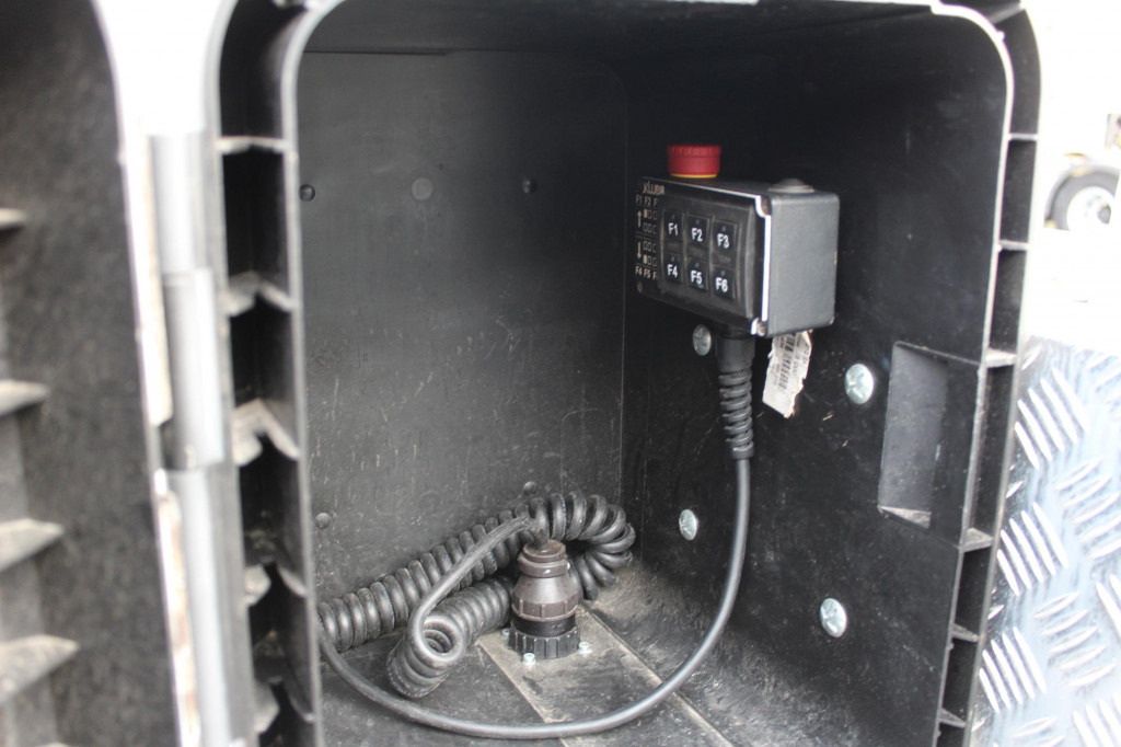 Renault Master Bühne KLUBB 11m 2 Personen Korb 200kg - Caminhão com plataforma aérea: foto 5 Renault Master Bühne KLUBB 11m 2 Personen Korb 200kg - Caminhão com plataforma aérea: foto 5