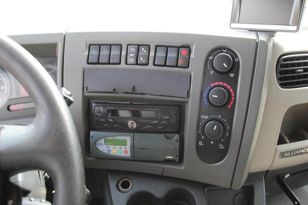 Renault Midlum 220 E5 CS 850 Strom LBW Seiten Tür FRC - Camião frigorífico: foto 5 Renault Midlum 220 E5 CS 850 Strom LBW Seiten Tür FRC - Camião frigorífico: foto 5