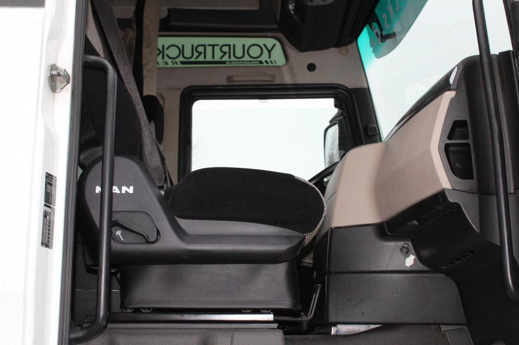 MAN TGX 18.460 E6 XXL Retarder Kühlbox Navi 2Tanks - Tractor: foto 4 MAN TGX 18.460 E6 XXL Retarder Kühlbox Navi 2Tanks - Tractor: foto 4