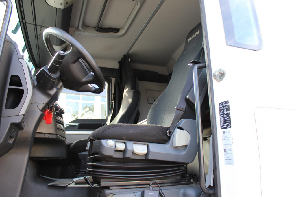 MAN TGX 18.480 E6 Flachdach 2 Tanks Retarder - Tractor: foto 3 MAN TGX 18.480 E6 Flachdach 2 Tanks Retarder - Tractor: foto 3