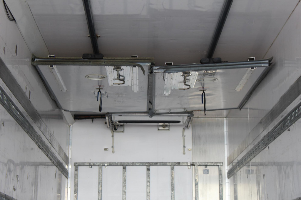 Volvo FM 420 E6 TK T-1200 Spect. Bi-Temp. Strom LBW TW - Camião frigorífico: foto 3 Volvo FM 420 E6 TK T-1200 Spect. Bi-Temp. Strom LBW TW - Camião frigorífico: foto 3