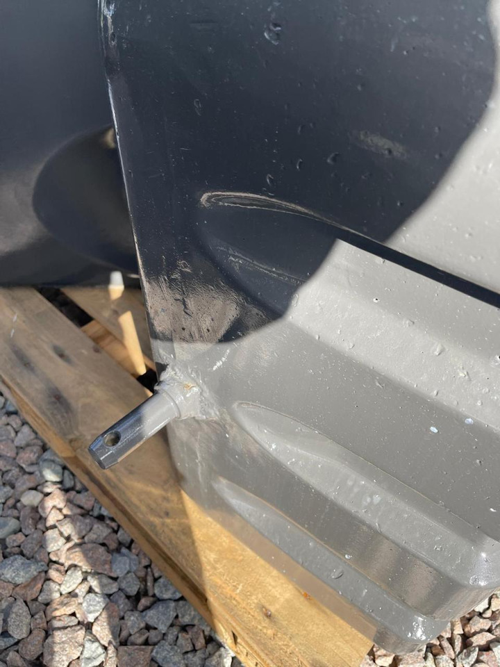 CLAAS Frontgewicht 600 kg, NEU - Equipamento: foto 3 CLAAS Frontgewicht 600 kg, NEU - Equipamento: foto 3