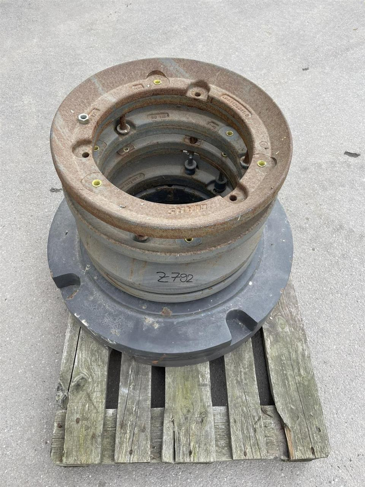 CLAAS Radgewichte 1109052, Claasnummer: 1125681.0 - Equipamento: foto 1 CLAAS Radgewichte 1109052, Claasnummer: 1125681.0 - Equipamento: foto 1