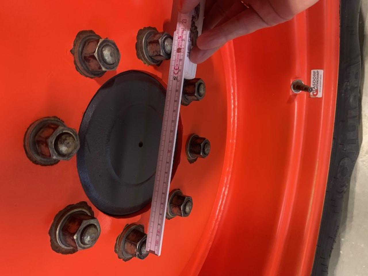 Taurus Pflegeräder 340/85 R48, 13.6 R28 (Ex Kubota) - Equipamento: foto 1 Taurus Pflegeräder 340/85 R48, 13.6 R28 (Ex Kubota) - Equipamento: foto 1