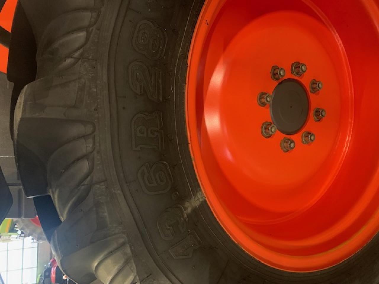 Taurus Pflegeräder 340/85 R48, 13.6 R28 (Ex Kubota) - Equipamento: foto 3 Taurus Pflegeräder 340/85 R48, 13.6 R28 (Ex Kubota) - Equipamento: foto 3