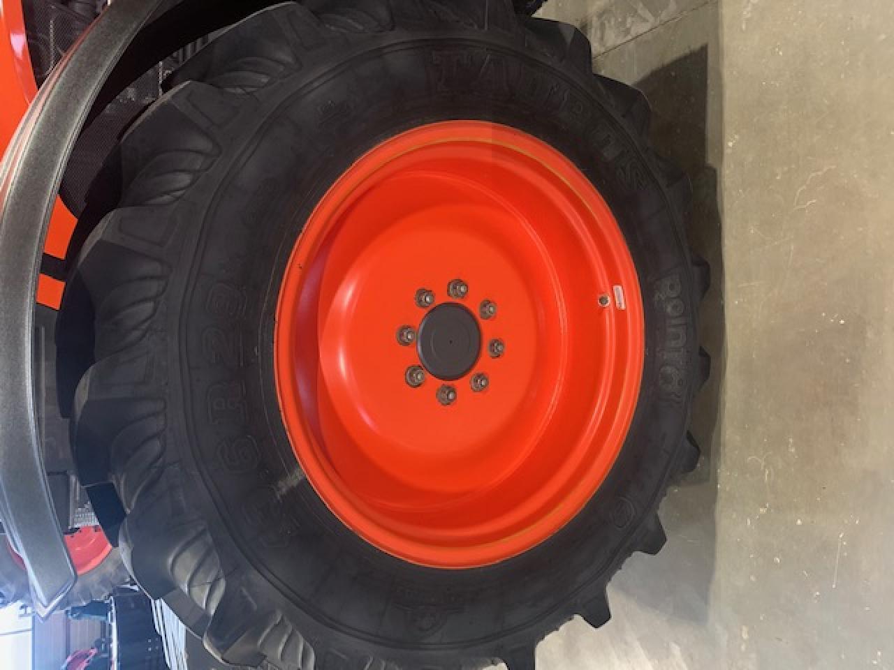 Taurus Pflegeräder 340/85 R48, 13.6 R28 (Ex Kubota) - Equipamento: foto 4 Taurus Pflegeräder 340/85 R48, 13.6 R28 (Ex Kubota) - Equipamento: foto 4