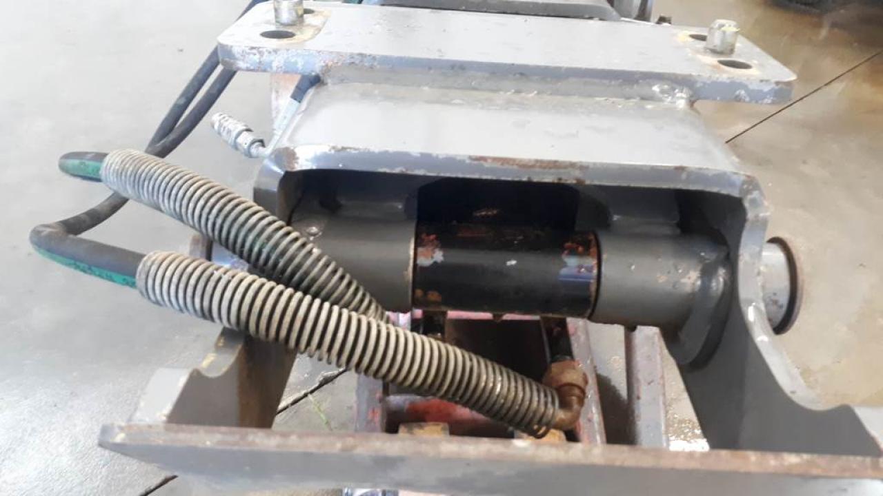 Fendt Hitch K80 ,Vario 718 - Acoplamento rápido por Trator: foto 3 Fendt Hitch K80 ,Vario 718 - Acoplamento rápido por Trator: foto 3