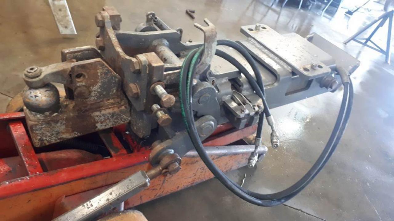 Fendt Hitch K80 ,Vario 718 - Acoplamento rápido por Trator: foto 2 Fendt Hitch K80 ,Vario 718 - Acoplamento rápido por Trator: foto 2