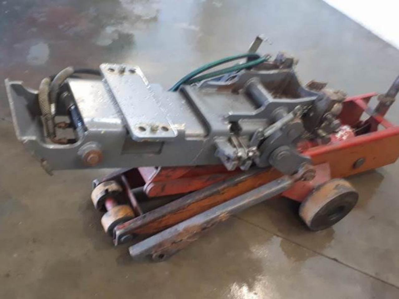 Fendt Hitch K80 ,Vario 718 - Acoplamento rápido por Trator: foto 1 Fendt Hitch K80 ,Vario 718 - Acoplamento rápido por Trator: foto 1